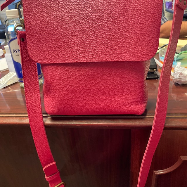 The Perfect Gifting Solution: Handcrafted Unisex Cross Body Leather Bag in Four Sizes - Stylish, Versatile, and Timeless