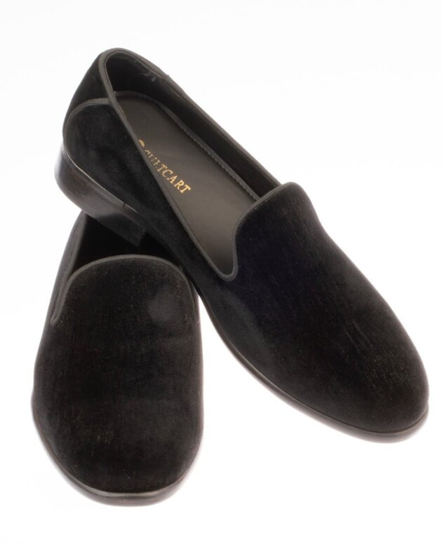 The Minimalist Black Loafer Shoe