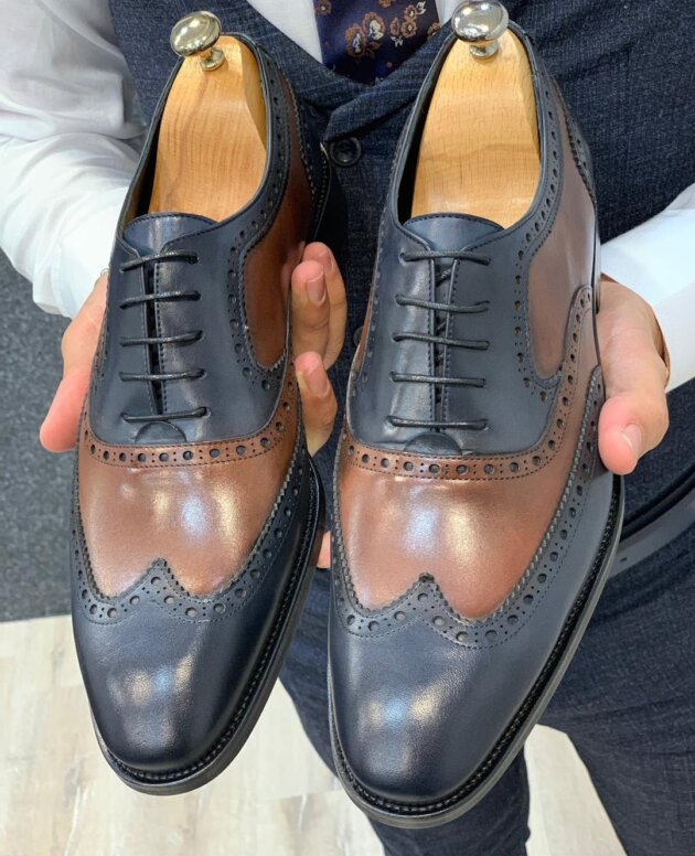 Men's black & tan leather oxford shoes with brogue punch